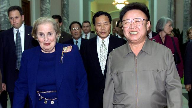 North Korean Leader Kim Jong Il (R) and US Secretary of State Madeleine Albright (L) in 2000.