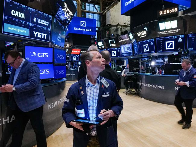 NEW YORK, NEW YORK - MARCH 07: Traders work on the floor of the New York Stock Exchange (NYSE) on March 07, 2025 in New York City. The Dow was mixed in morning trading as confusion over the Trump administration's tariff policy continued to spook investors and global markets.   Spencer Platt/Getty Images/AFP (Photo by SPENCER PLATT / GETTY IMAGES NORTH AMERICA / Getty Images via AFP)