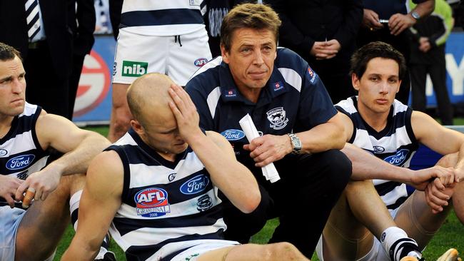 Mark Thompson consoles a teary Gary Ablett Jr after the 2008 grand final.