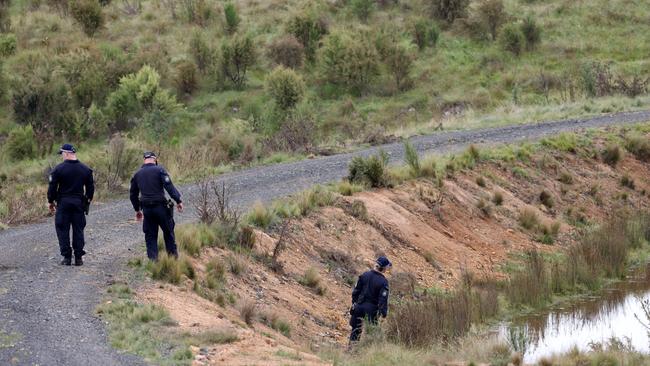 Police pictured doing a line search closer the a crime scene on a property off Hazelton Road in Bungonia. Picture: NCA NewsWire / Damian Shaw