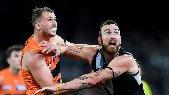 ADELAIDE, AUSTRALIA - SEPTEMBER 16:  Kieren Briggs of the Giants rucks against Charlie Dixon of Port Adelaide during the AFL Second Semi Final match between Port Adelaide Power and Greater Western Sydney Giants at Adelaide Oval, on September 16, 2023, in Adelaide, Australia. (Photo by Mark Brake/Getty Images)