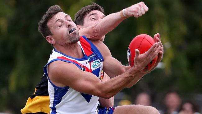 Luke Lirosi marks against Heidelberg.