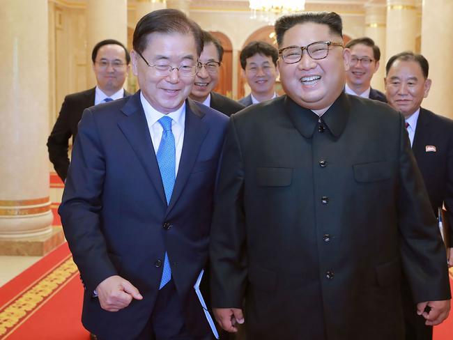 This picture from North Korea's official Korean Central News Agency (KCNA) taken on September 5, 2018 and released on September 6, 2018 shows North Korean leader Kim Jong Un (R) meeting with South Korean president's special envoy Chung Eui-yong (L) in Pyongyang. - Kim Jong Un will meet the South's President Moon Jae-in at a summit in Pyongyang in September to discuss the nuclear disarmament, Seoul said on September 6. (Photo by KCNA VIA KNS / KCNA VIA KNS / AFP) / South Korea OUT / REPUBLIC OF KOREA OUT   ---EDITORS NOTE--- RESTRICTED TO EDITORIAL USE - MANDATORY CREDIT "AFP PHOTO/KCNA VIA KNS" - NO MARKETING NO ADVERTISING CAMPAIGNS - DISTRIBUTED AS A SERVICE TO CLIENTS THIS PICTURE WAS MADE AVAILABLE BY A THIRD PARTY. AFP CAN NOT INDEPENDENTLY VERIFY THE AUTHENTICITY, LOCATION, DATE AND CONTENT OF THIS IMAGE. THIS PHOTO IS DISTRIBUTED EXACTLY AS RECEIVED BY AFP. /