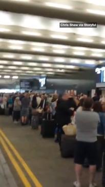 “Absolute insanity”: Power outages cause delays at major airport