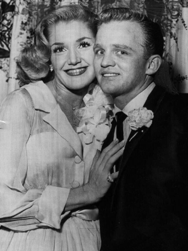 Singer Gary Crosby married Barbara Stuart at the Hotel Flamingo, Las Vegas, 06/09/60. UPI pic. Family