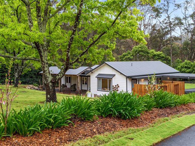 Cosy and charming sum up this beautiful cottage in the Blue Mountains. Picture: Supplied.