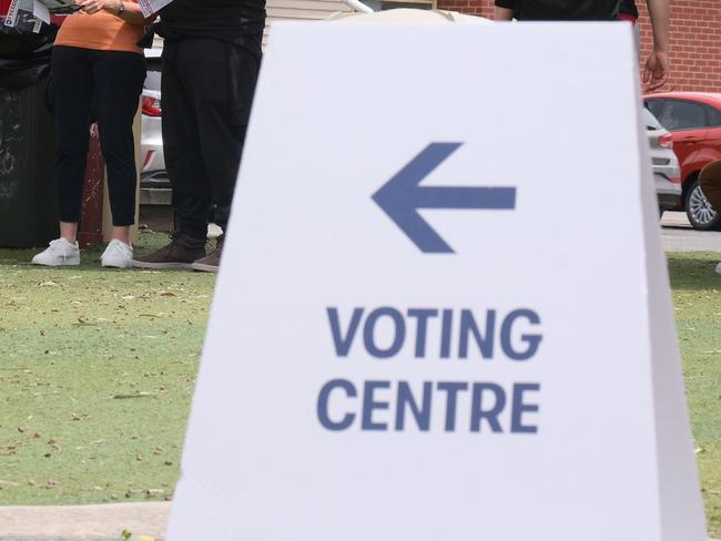 MELBOURNE, AUSTRALIA - NewsWire Photos NOVEMBER 26, 2022: People are seen arriving to  vote on the Victorian elections at Werribee Central Werribee Primary School.Picture: NCA NewsWire / Luis Enrique Ascui