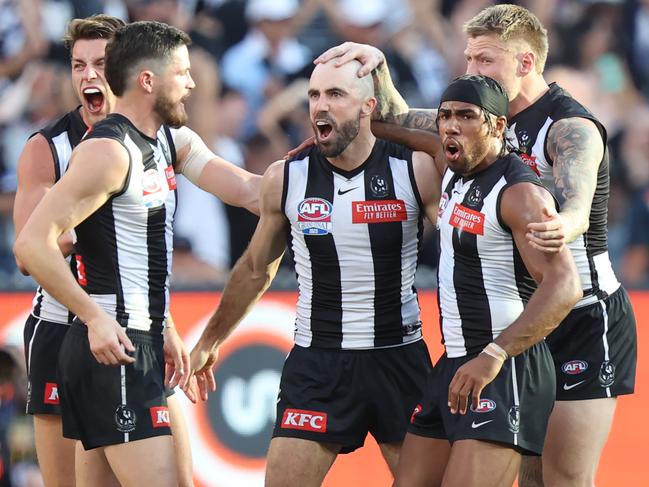 MELBOURNE , AUSTRALIA. September 30, 2023.   AFL Grand Final between Collingwood and the Brisbane Lions at the MCG. Collingwood celebrate after a Steele Sidebottom goal.  Picture by David Caird