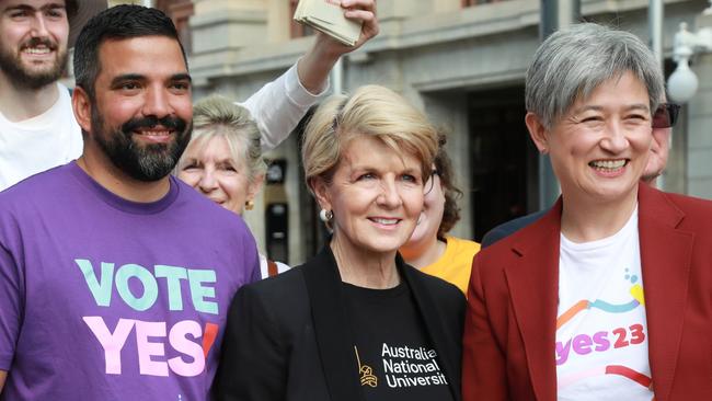 Yes23 Campaign director Dean Parkin, (l to r) former MP Julie Bishop and Foreign Affairs Minister Penny Wong drum up support in Perth. Picture: NCA NewsWire / Philip Gostelow