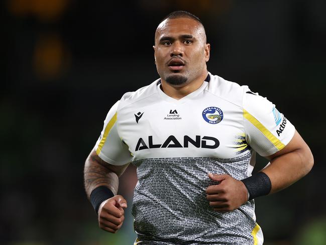 SYDNEY, AUSTRALIA - SEPTEMBER 16:  Junior Paulo of the Eels warms up before the NRL Semi Final match between the Parramatta Eels and the Canberra Raiders at CommBank Stadium on September 16, 2022 in Sydney, Australia. (Photo by Cameron Spencer/Getty Images)