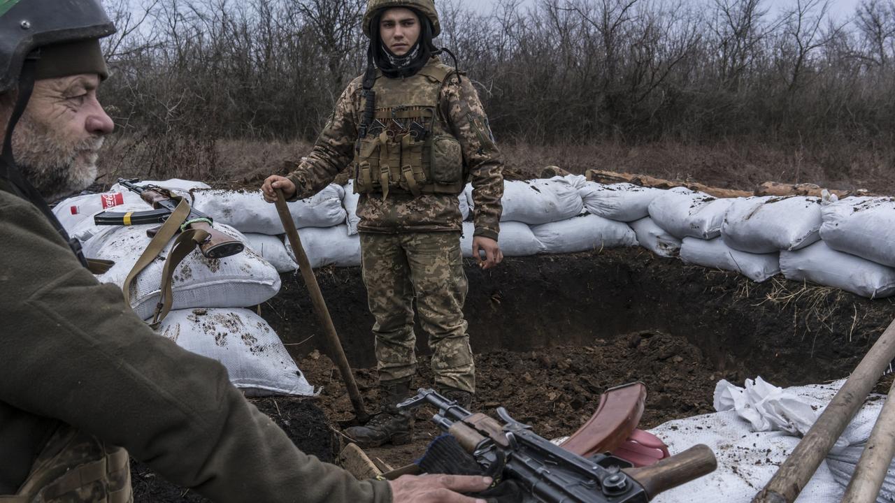 Ukrainian soldiers Mykhailo (L) and Pavlo build a bunker on the front line on December 12, 2021 in Zolote, Ukraine. A build-up of Russian troops along the border with Ukraine has heightened worries that Russia intends to invade the region. Picture: Brendan Hoffman/Getty Images