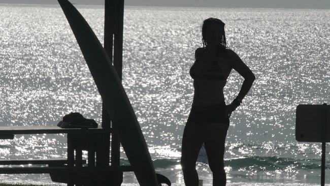 21 Feb 2004 Jacquie Milton at Coolum Beach on the Sunshine Coast. PicMegan/Slade silhouette surfboard travel generic hot temperatures weather qld heatwave