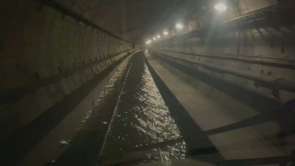 Su basan tünelin nedeni araştırılırken Eurostar seferleri yeniden başlayacak
