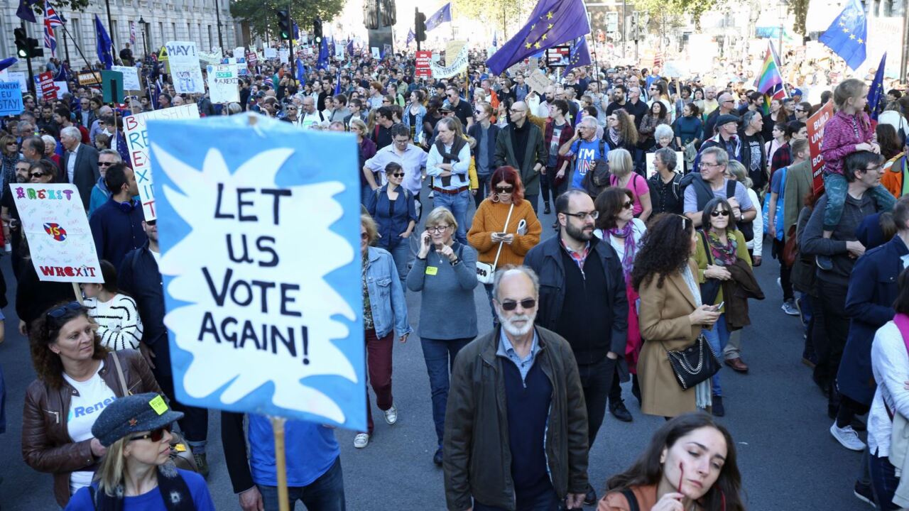 Hundreds of thousands attend Brexit protest 