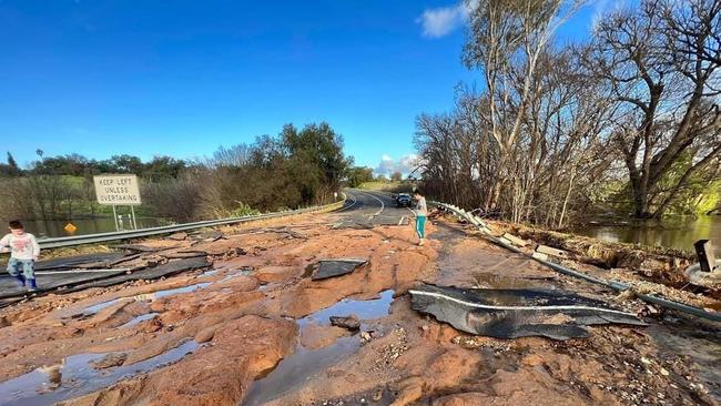 A picture posted by the SES of a flood-damaged road between Bendigo and Heathcote.