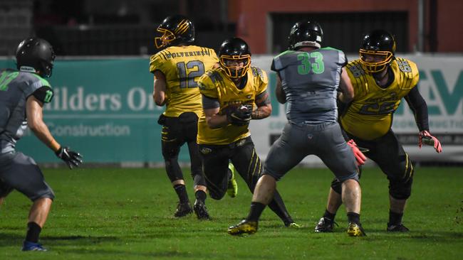 Rockhampton Wolverines' running back Brad Richards in full flight. Picture: Allan Reinikka.