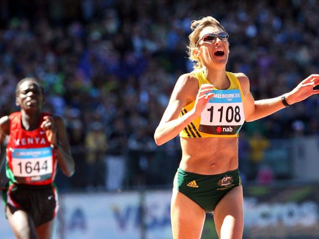 19 Mar 2006 : Melbourne Commonwealth Games Day4 : Athletics. Kerryn McCann wins the women's marathon - sport action