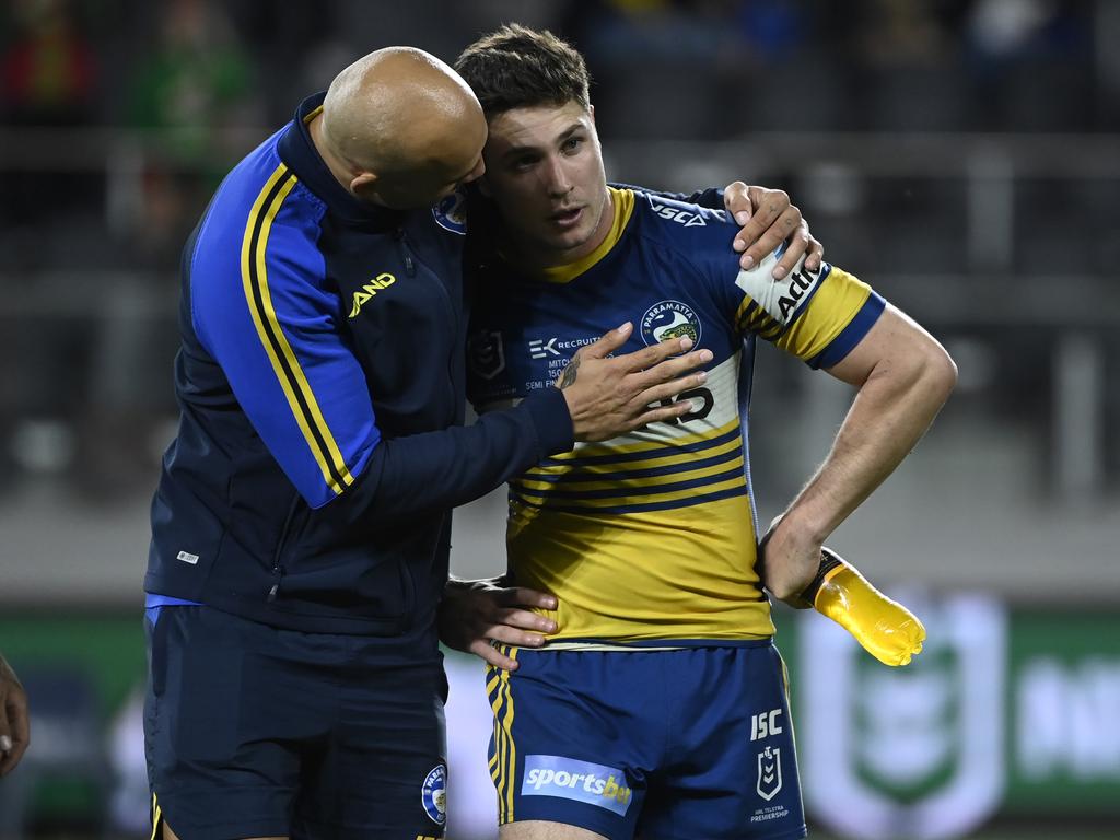 Brad Arthur consoles Mitch Moses. NRL Imagery