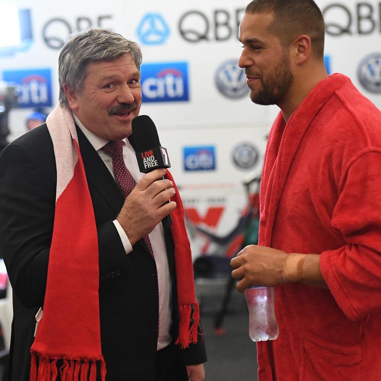 Brian Taylor chats with Lance Franklin in the Sydney rooms in 2017.