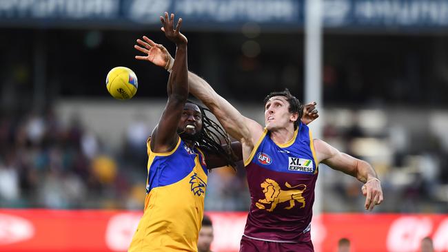 Oscar McInerney wins a hitout against Nic Naitanui.