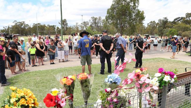 Locals gather for a minute’s silence and to thank the Tara police. Picture: Liam Kidston