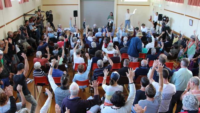 More than 250 people attended a community meeting at Coles Bay to discuss the State Government’s Freycinet master plan.