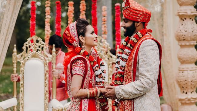 UNIQUE TRAVEL: Experience all the glamour and love a traditional Indian wedding.