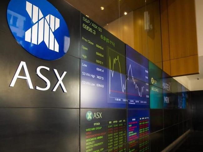 Aussie shares dip lower on big bank fall