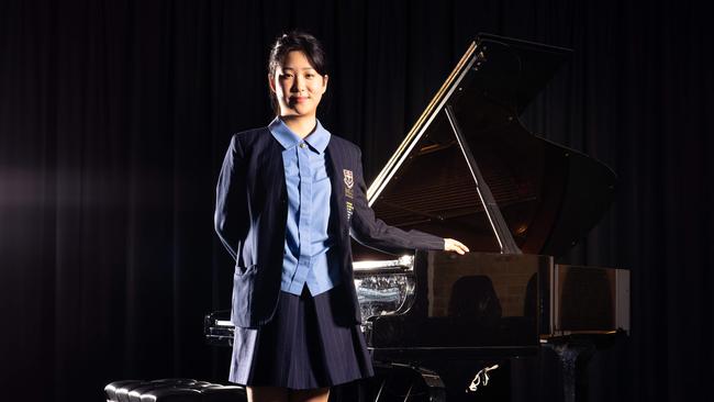 Aspirational NSW school leavers like MLC’s Fiona Feng have set their sights on the world’s best universities - and they’re ditching the HSC to get there.