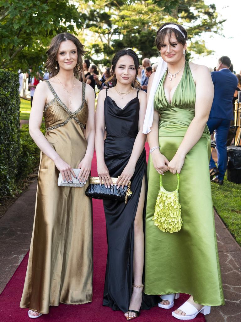 Formals 2021: Centenary Heights State High School formal arrivals at ...