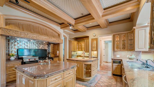 How’s that for a kitchen? Supplied by Toptenrealestatedeals.com