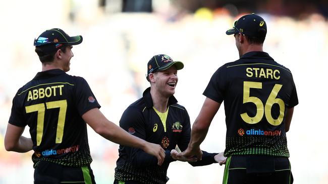 Steve Smith of Australia congratulates Mitchell Starc of Australia on taking a catch during the T20 International Cricket match between Australia and Pakistan at Optus Stadium, in Perth, Friday, November 8, 2019. (AAP Image/Gary Day) NO ARCHIVING, EDITORIAL USE ONLY, IMAGES TO BE USED FOR NEWS REPORTING PURPOSES ONLY, NO COMMERCIAL USE WHATSOEVER, NO USE IN BOOKS WITHOUT PRIOR WRITTEN CONSENT FROM AAP