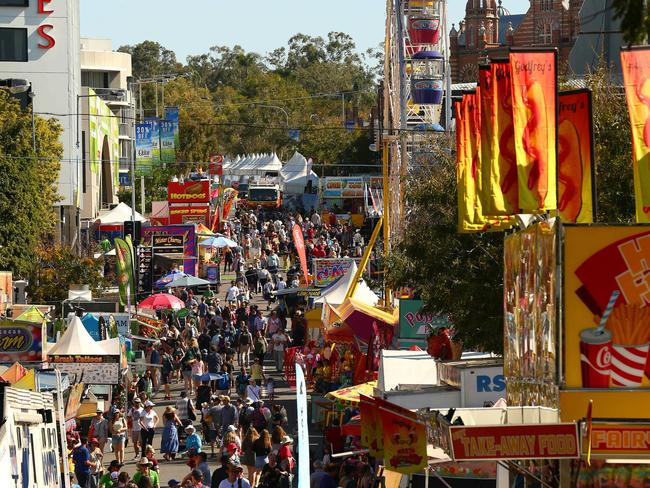 Ekka hit by snap lockdown, panic buying swamps supermarkets