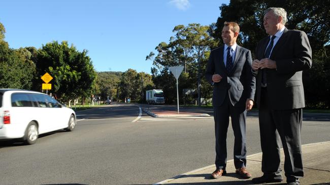 Roads Minister Duncan Gay and Pittwater MP Rob Stokes in June 2014 announcing the upgrade of Mona Vale Rd