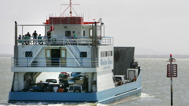 The Combie Trader II barge service from Scarborough to Moreton Island ceased in 2008.