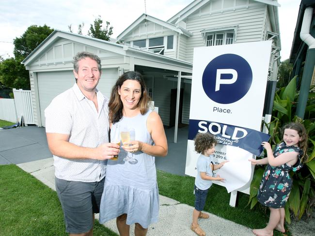 Andrew & Amy Coady, with their kids, Henry 3 yrs and Alice 7yrs, sold there house for $1,720,000 at Auction, 16 Twelfth Ave Kedron, buyers or sellers after the auction, Wednesday 17th November 2021 - Photo Steve Pohlner