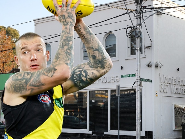 Dustin Martin sells art work