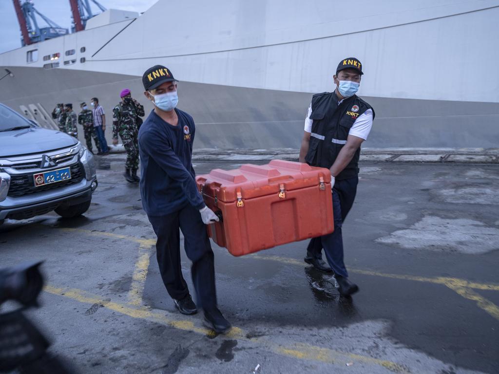 The National Transportation Safety Committee delivers the flight data recorder. Picture: Oscar Siagian / Getty Images