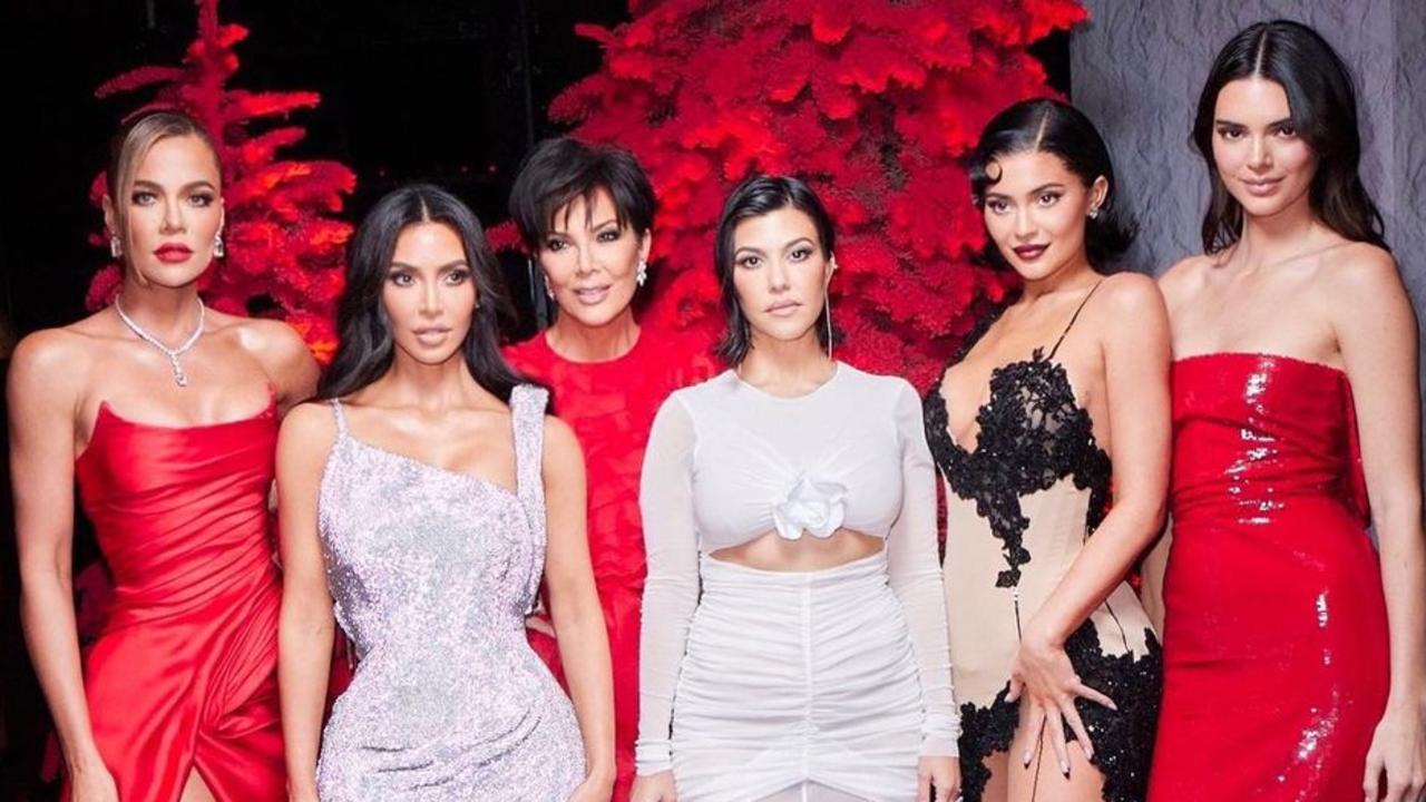 Kim Kardashian accused of Photoshop fail for family’s Christmas snap ...