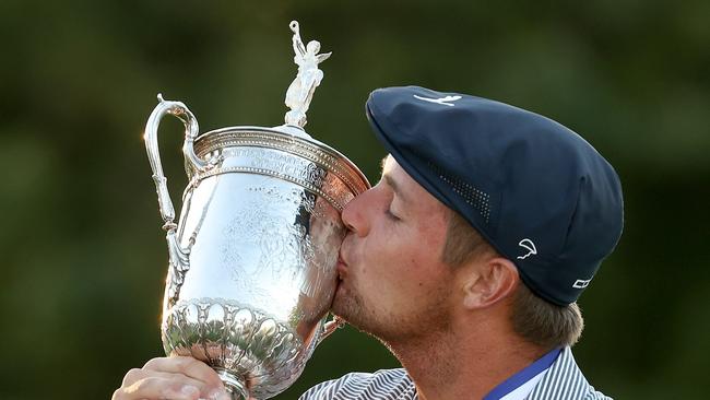 MAMARONECK, NEW YORK – SEPTEMBER 20: Bryson DeChambeau of the United States kisses the championship trophy in celebration after winning the 120th U.S. Open Championship on September 20, 2020 at Winged Foot Golf Club in Mamaroneck, New York. Gregory Shamus/Getty Images/AFP == FOR NEWSPAPERS, INTERNET, TELCOS &amp; TELEVISION USE ONLY ==\