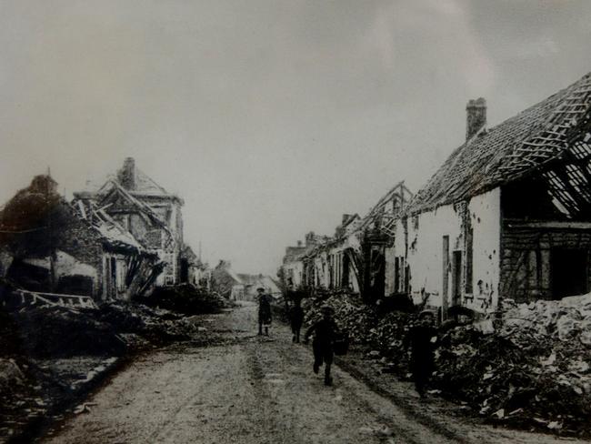 Bomb-damaged Villers-Bretonneux in 1918