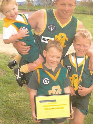 Doc Nettleton kicks his way to 500 games at Orbost-Snowy Rovers | The ...