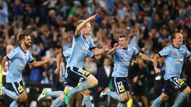 SYDNEY, AUSTRALIA - MAY 07: Sydney FC players celebrate winning the 2017 A-League Grand Final match between Sydney FC and the Melbourne Victory at Allianz Stadium on May 7, 2017 in Sydney, Australia. (Photo by Mark Metcalfe/Getty Images)