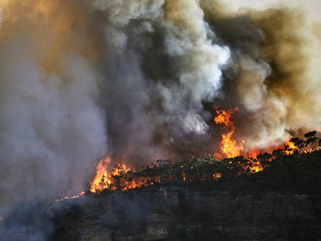 Out of control fire on Narrow Neck Plateau, Blue Mountains was part of the Ruined Castle Fire which was started by lightning strike during the 2019Ã¢â¬â20 Australian bushfire season or Black Summer. Climate change is causing prolonged droughts and increasing bushfires