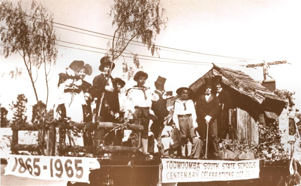 South State Schools Centenary Float, Carnival of Flowers, 1965. Here the float, which won 2nd prize is shown at the Showgrounds. Photo : Local History Library