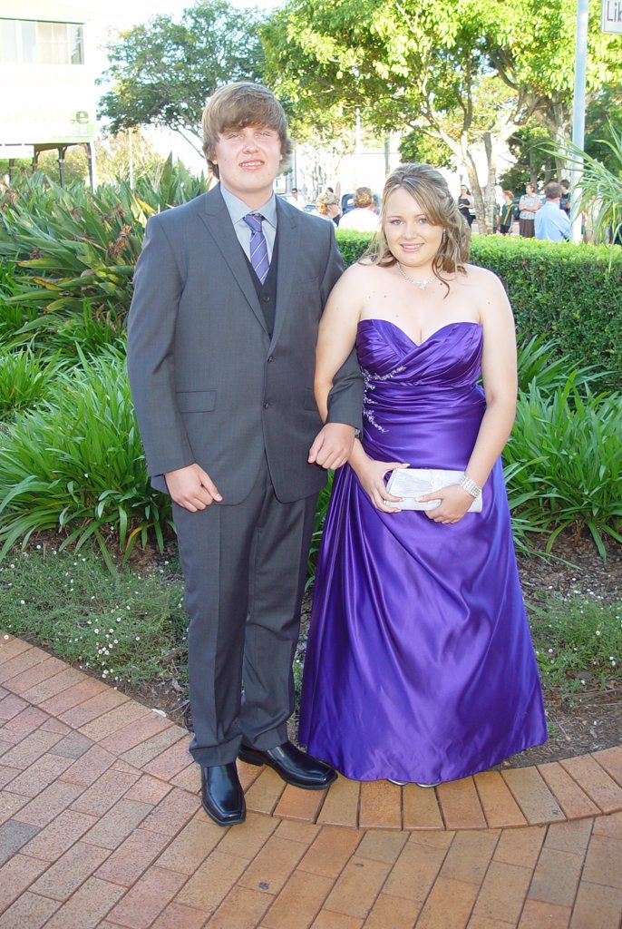 Isis District High School Prom 2011 | The Courier Mail