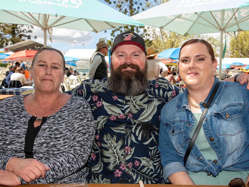 Karen Jennings, Lachlan Olm and Sarah Jennings. Festival of Food and Wine, Queens Park, Toowoomba Carnival of Flowers. Saturday September 10, 2022 Picture: Bev Lacey