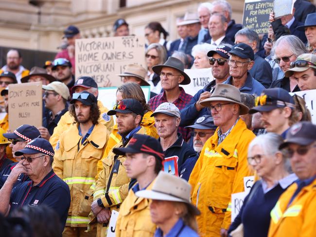 NEWS: Farmer rally at Parliament MelbourneFarmers opposed to emergency services levy.