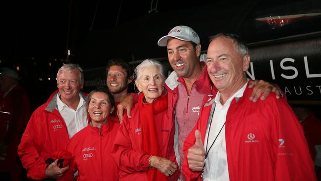 Mark Richards celebrates with the Oatley family. Picture: Richard Jupe