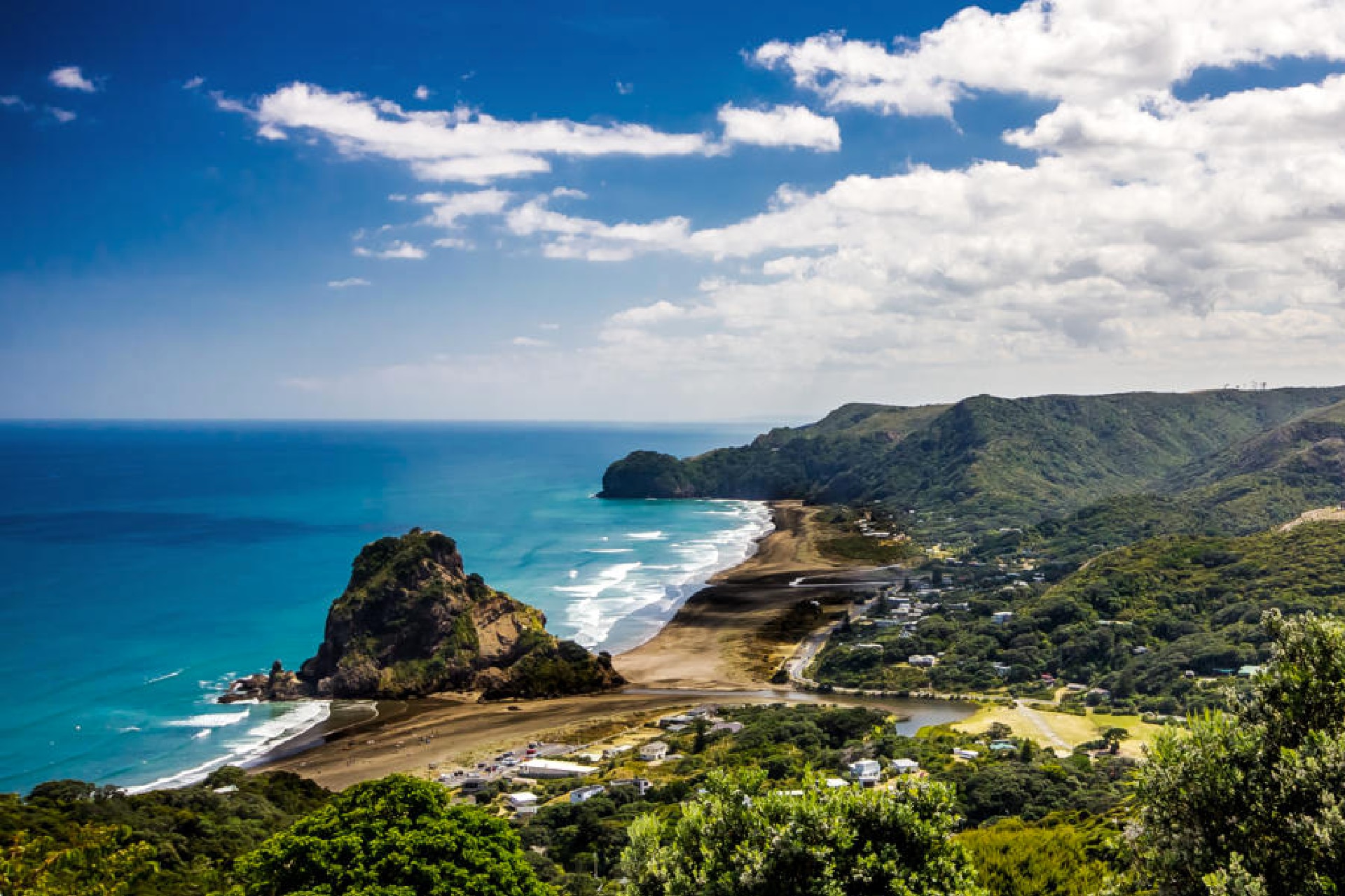 Пляжи новой зеландии. Piha Beach новая Зеландия. Waitakere ranges. Пляж Карекаре новая Зеландия. Окленд новая Зеландия пляж.